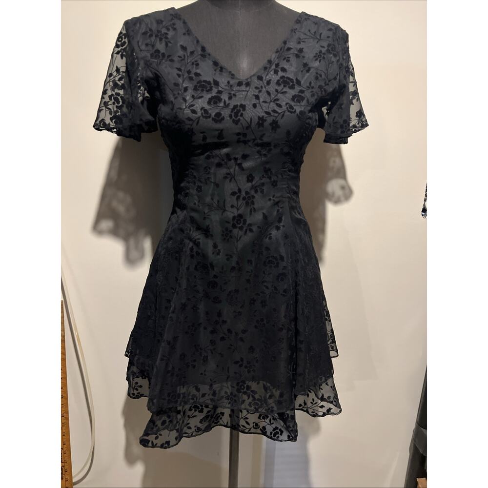 CDC Petites Black Floral Sheer Overlay Prom Homecoming Flirty Size 4 Dress